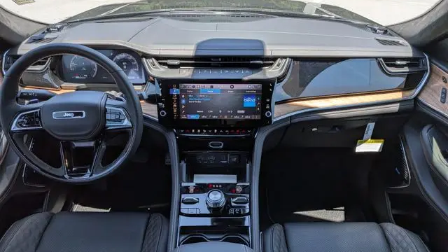 2026 Jeep Grand Cherokee Summit