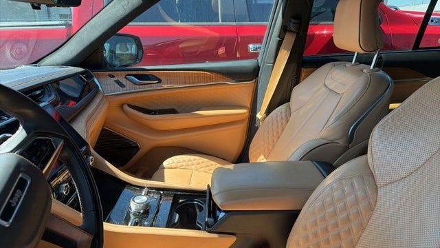 2022 Jeep Grand Cherokee Summit