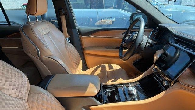 2022 Jeep Grand Cherokee Summit