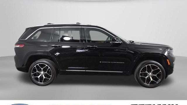 2022 Jeep Grand Cherokee Summit