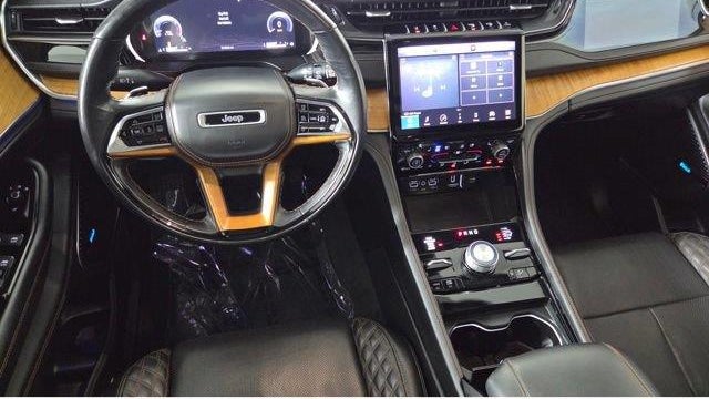 2022 Jeep Grand Cherokee Summit