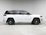 2022 Grand Cherokee Thumbnail 7