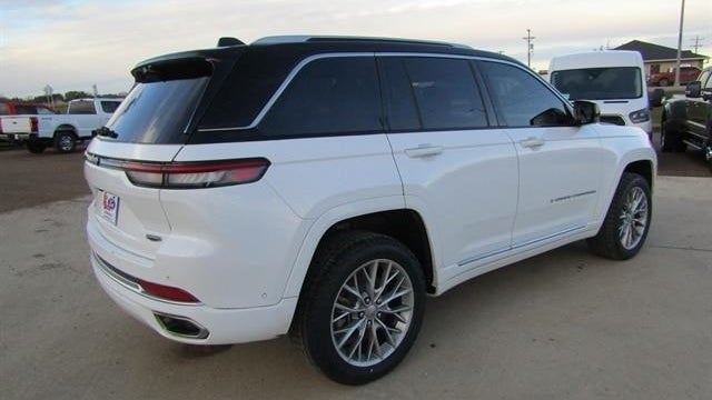 2022 Jeep Grand Cherokee Summit