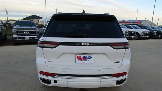 2022 Jeep Grand Cherokee Summit