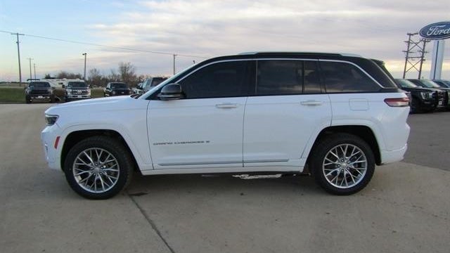 2022 Jeep Grand Cherokee Summit