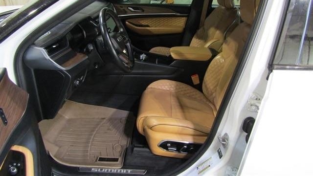 2022 Jeep Grand Cherokee Summit