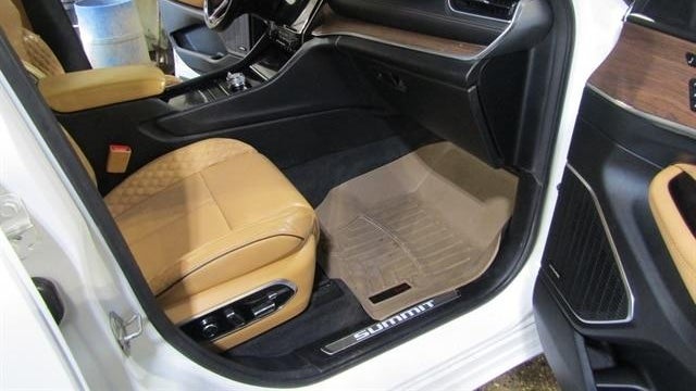 2022 Jeep Grand Cherokee Summit