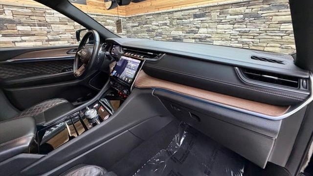 2022 Jeep Grand Cherokee Summit