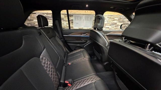 2022 Jeep Grand Cherokee Summit