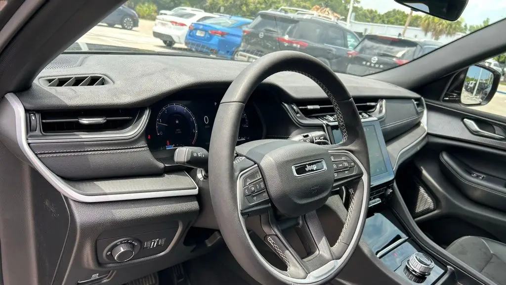 2025 Jeep Grand Cherokee L Laredo