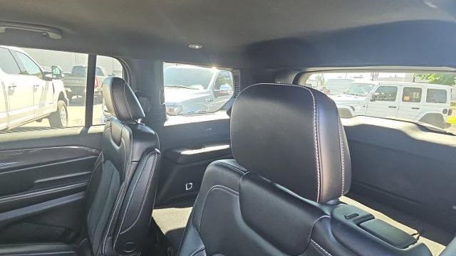 2021 Jeep Grand Cherokee L Laredo