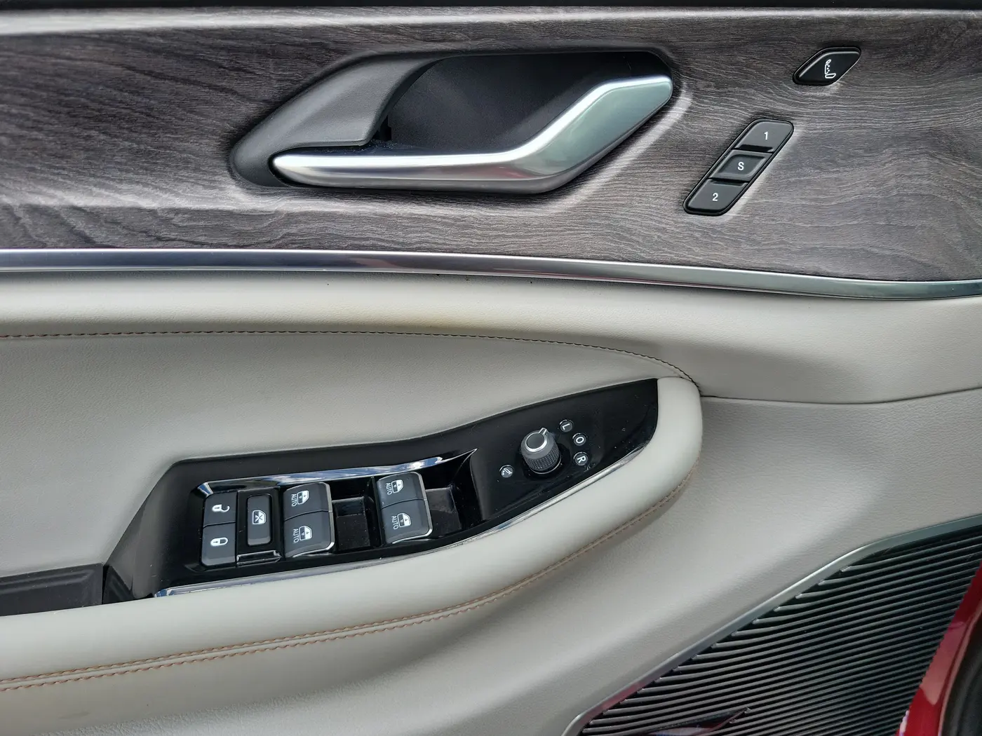 2021 Jeep Cherokee - $27,990