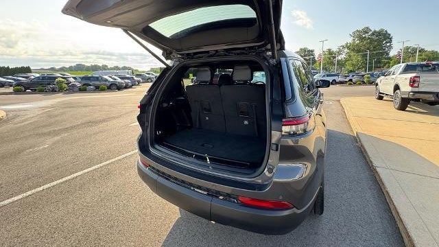 2023 Jeep Grand Cherokee L Laredo X