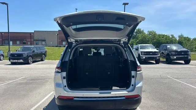 2023 Jeep Grand Cherokee L Laredo X