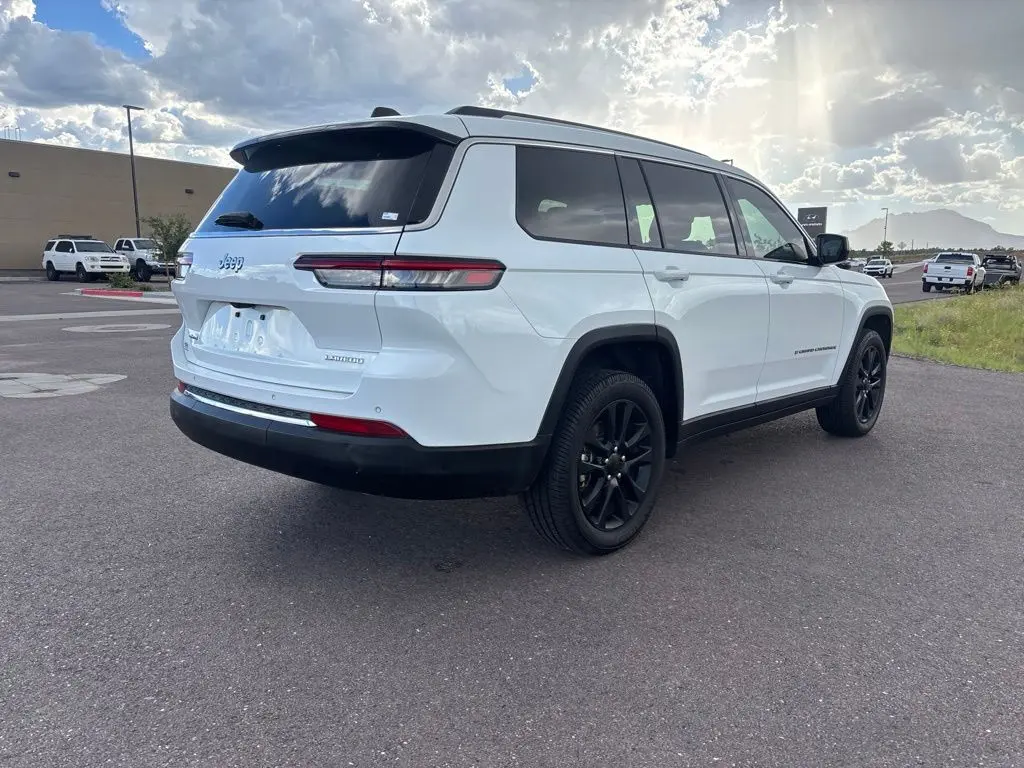 2023 Jeep Cherokee - $23,999