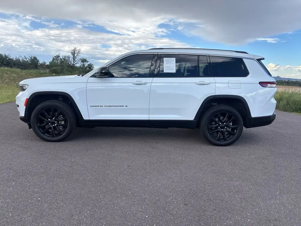 2023 Jeep Cherokee - $23,999