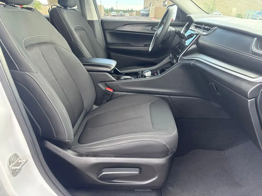 2023 Jeep Cherokee - $23,999