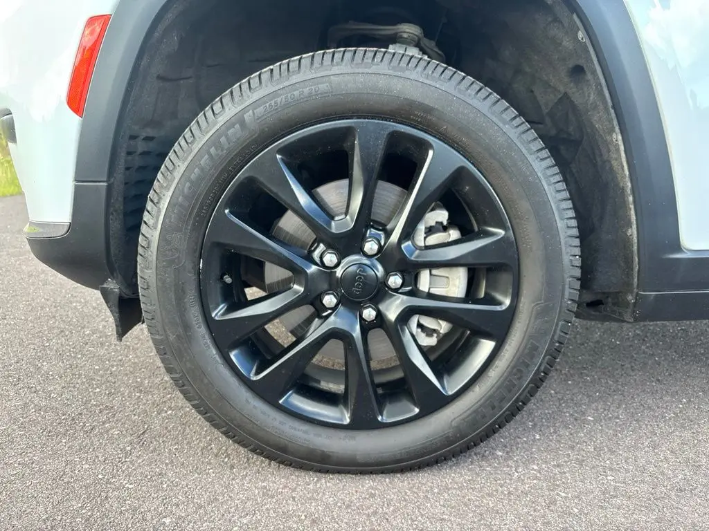 2023 Jeep Cherokee - $23,999