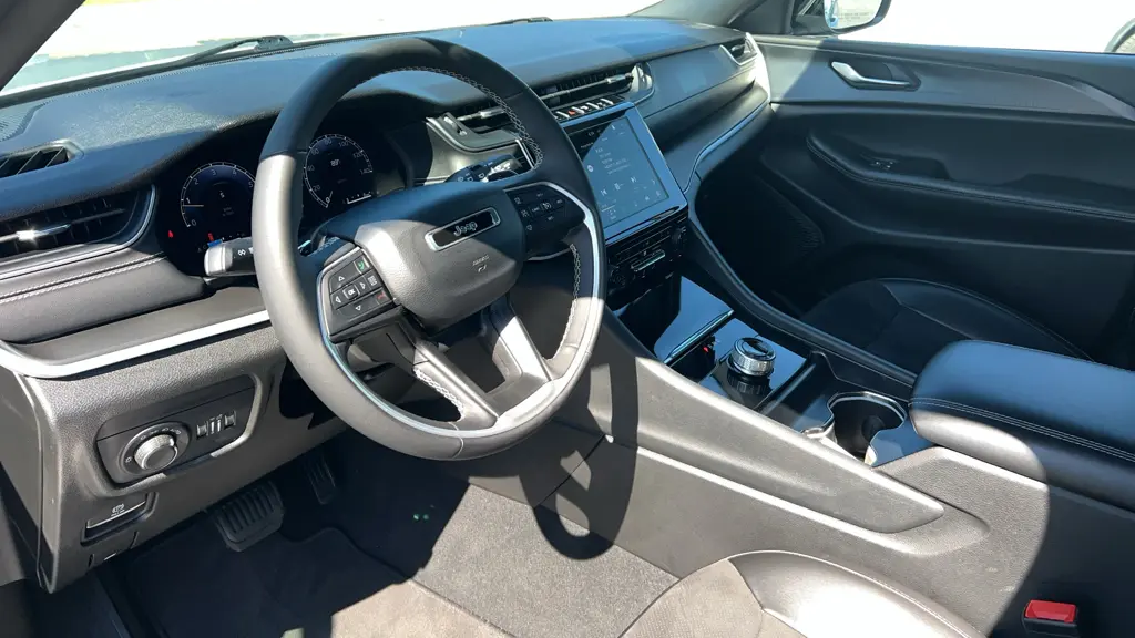 2024 Jeep Grand Cherokee L Laredo