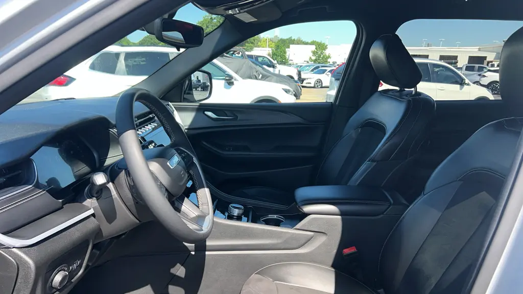 2024 Jeep Grand Cherokee L Laredo
