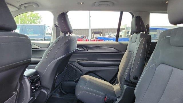 2023 Jeep Grand Cherokee L Laredo X