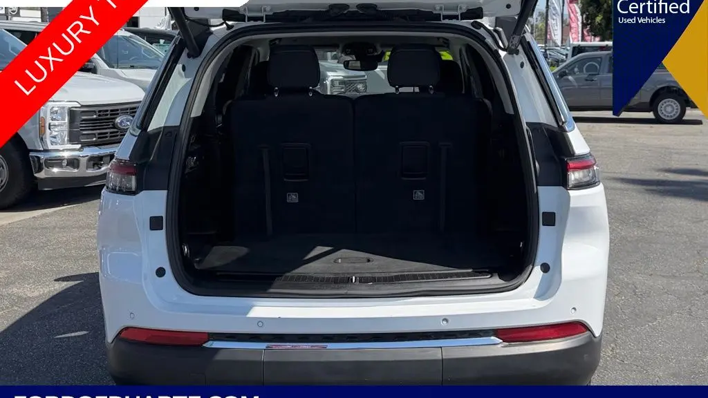 2022 Jeep Grand Cherokee L Laredo