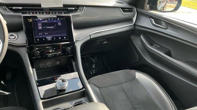 2024 Jeep Grand Cherokee L Laredo