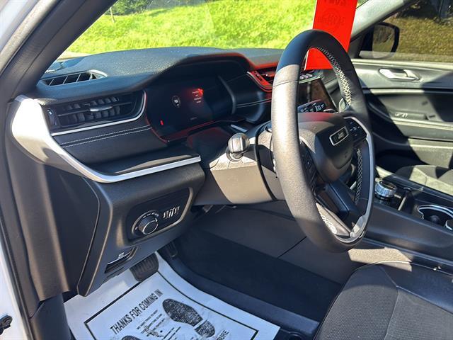 2024 Jeep Cherokee - $33,400