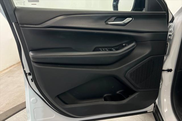 2023 Jeep Cherokee - $27,999