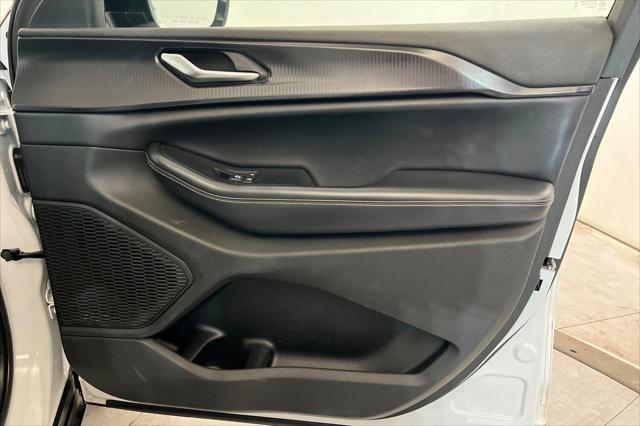 2023 Jeep Cherokee - $27,999