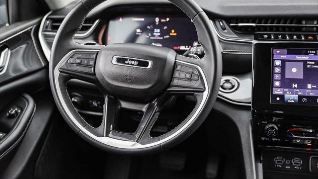2023 Jeep Grand Cherokee L Laredo