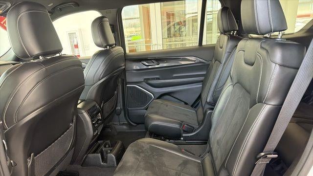 2021 Jeep Grand Cherokee L Laredo