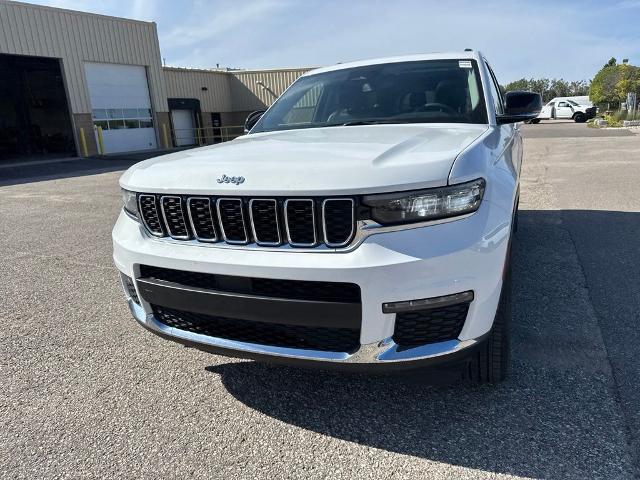 2023 Jeep Grand Cherokee L Limited — photo 1 of 12
