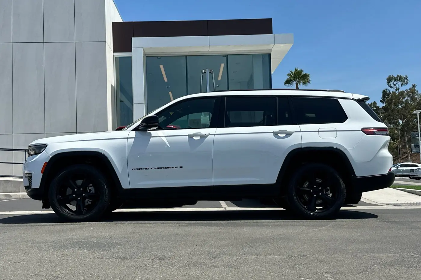 2024 Jeep Cherokee - $35,900