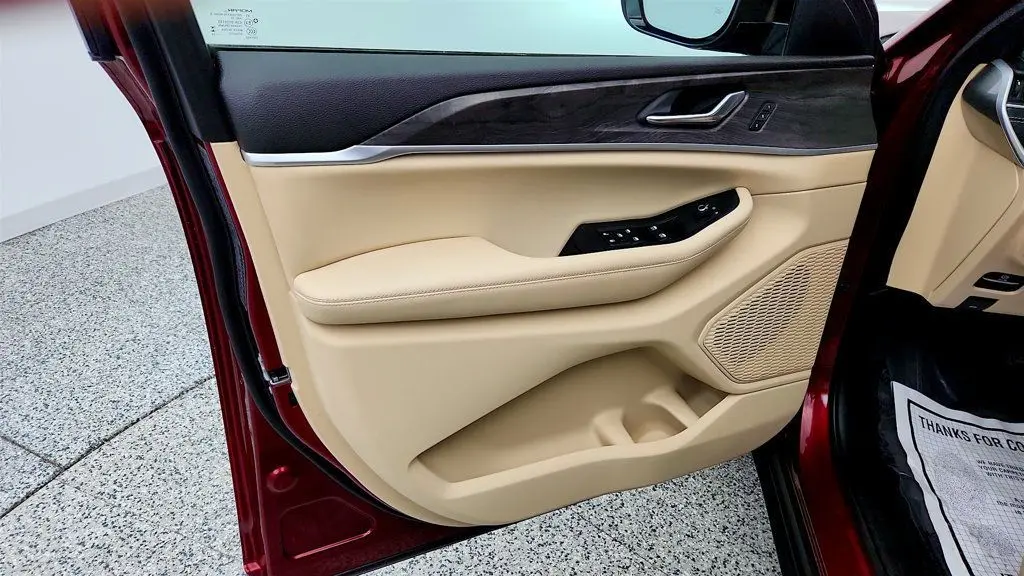 2023 Jeep Cherokee - $27,995