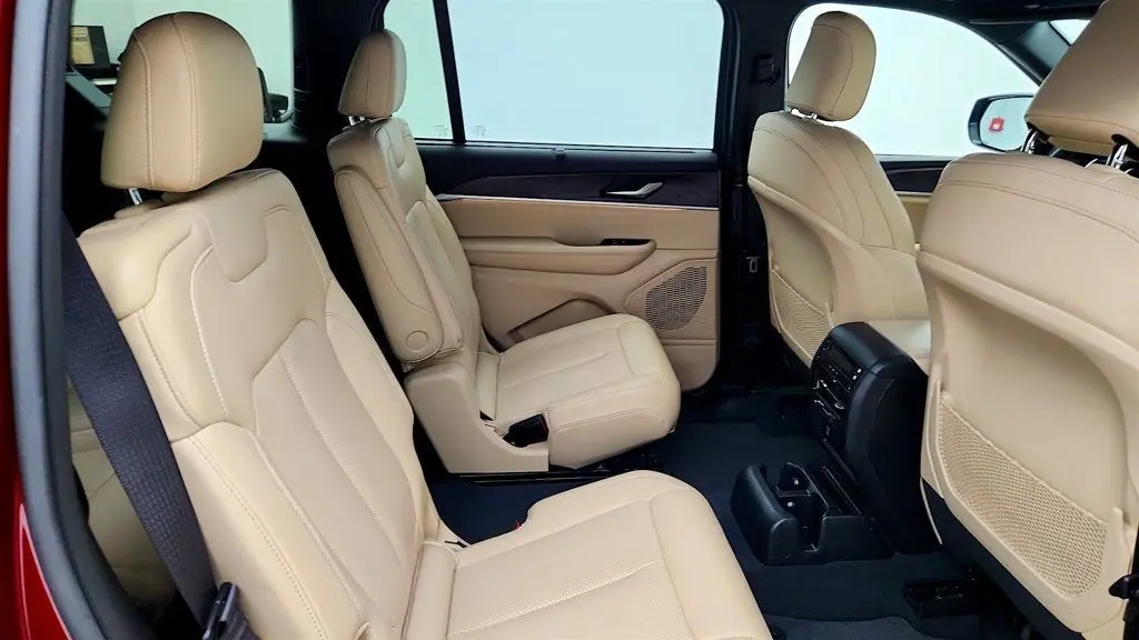 2023 Jeep Cherokee - $27,995