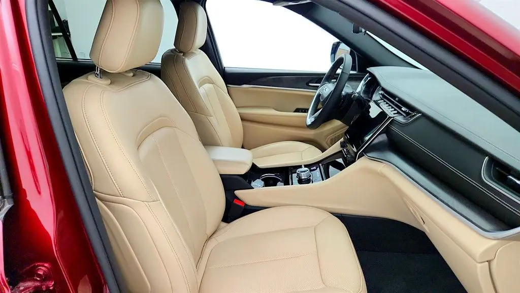 2023 Jeep Cherokee - $27,995