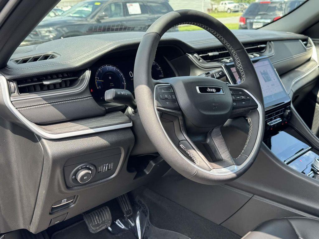 2025 Jeep Grand Cherokee L Limited — photo 1 of 12