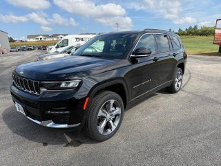 2025 Jeep Grand Cherokee L with Diamond Black Crystal Pearlcoat Exterior
