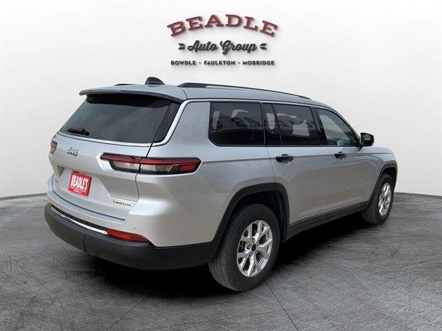 2023 Jeep Cherokee - $31,900