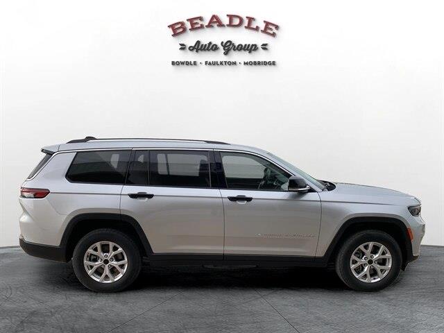 2023 Jeep Cherokee - $31,900