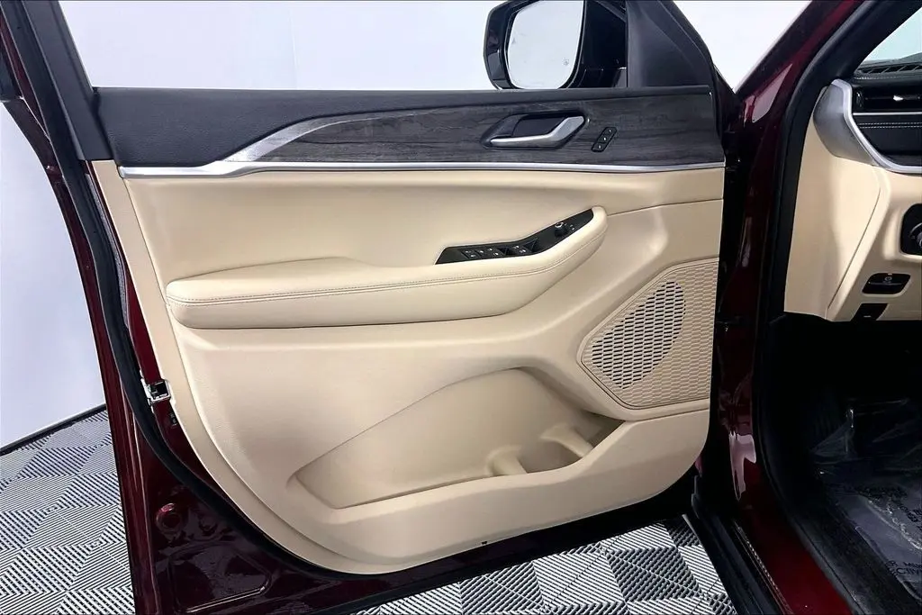 2025 Jeep Cherokee - $39,941