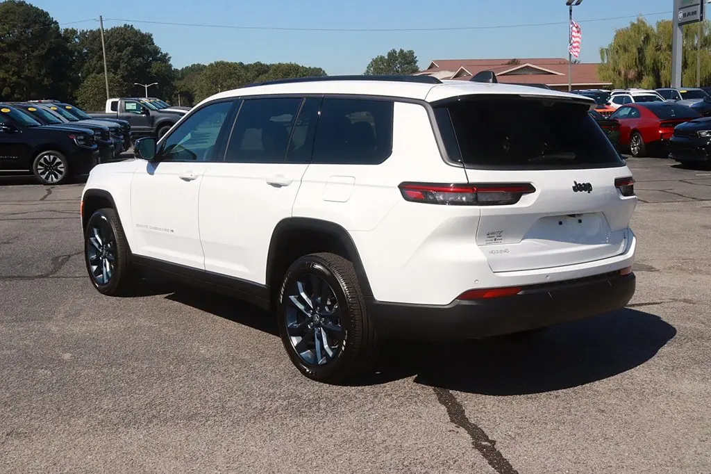 2026 Jeep Cherokee - $42,304