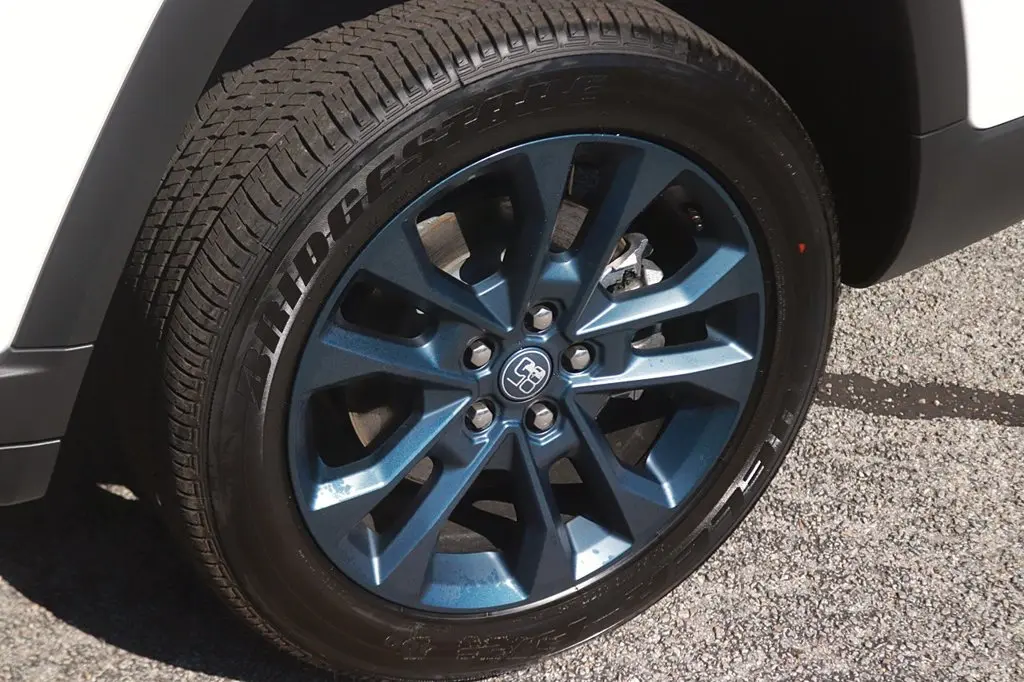 2026 Jeep Cherokee - $42,304