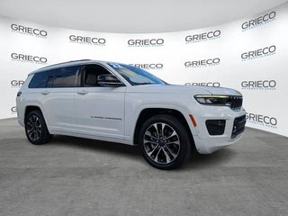 2022 Jeep Grand Cherokee L with Bright White Clearcoat Exterior