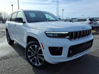 2022 Jeep Grand Cherokee L with Bright White Clearcoat Exterior