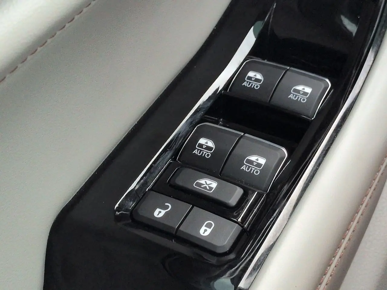 2023 Jeep Cherokee - $38,196