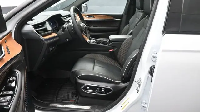 2023 Jeep Grand Cherokee L Summit Reserve