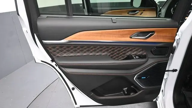 2023 Jeep Grand Cherokee L Summit Reserve