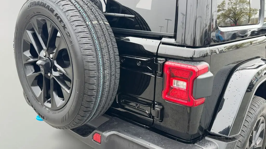 2024 Jeep Wrangler Sahara 4xe